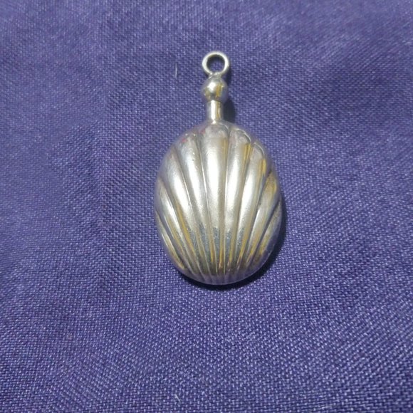 VINTAGE STERLING SILVER PERFUME PENDANT - Picture 4 of 6